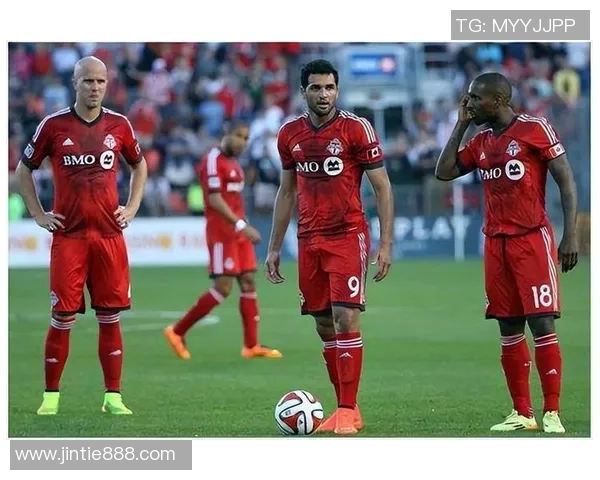 亚特兰大与皇家盐湖的激烈对决揭示足球战术与团队合作的魅力 亚特兰大与皇家盐湖的激烈对决揭示足球战术与团队合作的魅力