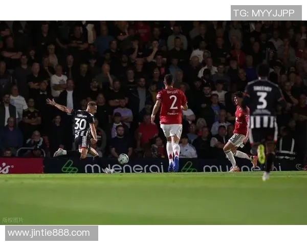 布莱顿主场迎战伯恩利争夺英超宝贵三分的激烈对决 布莱顿主场迎战伯恩利争夺英超宝贵三分的激烈对决